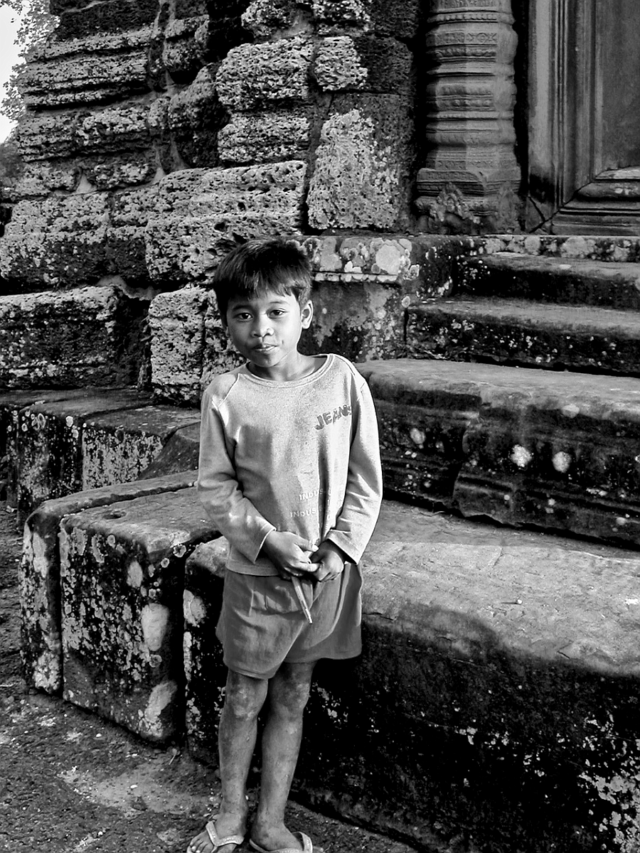Cambodia_(2005)_0995_Angkor_C_East_Mebon