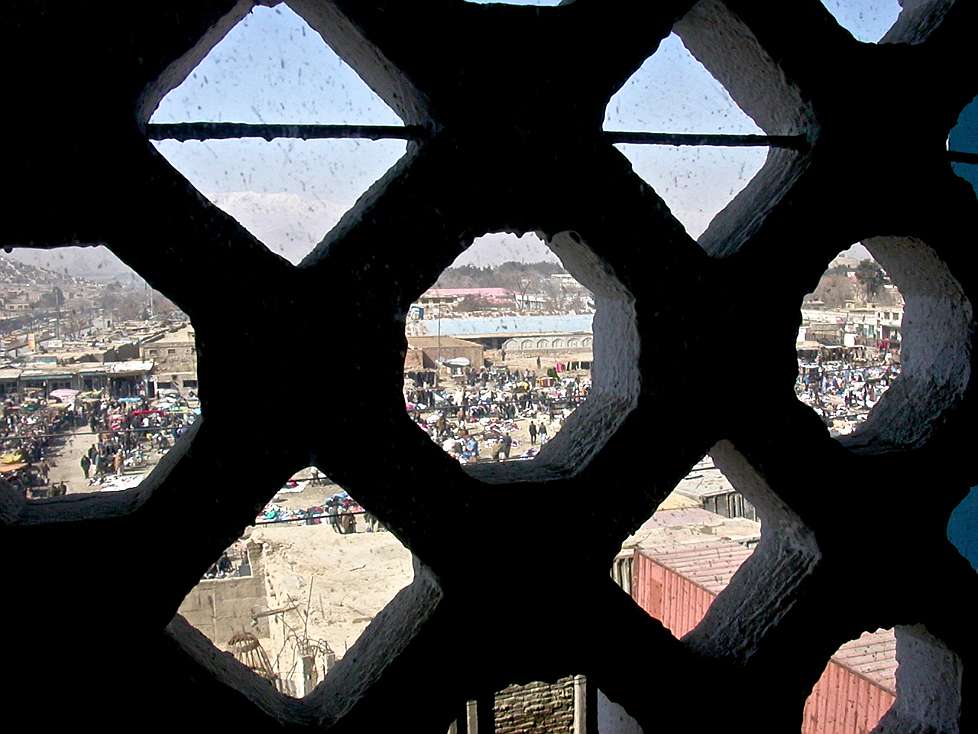 2004_Afghanistan_015_Market_through_the_MoE_windows