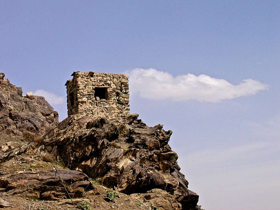 2004_Afghanistan_113_Old_Bunker_on_TV_Hill