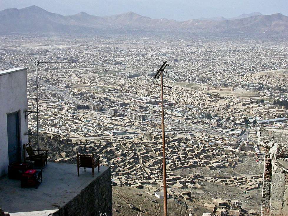 2004_Afghanistan_131_Kabul_from_TV_Hill_(chair)