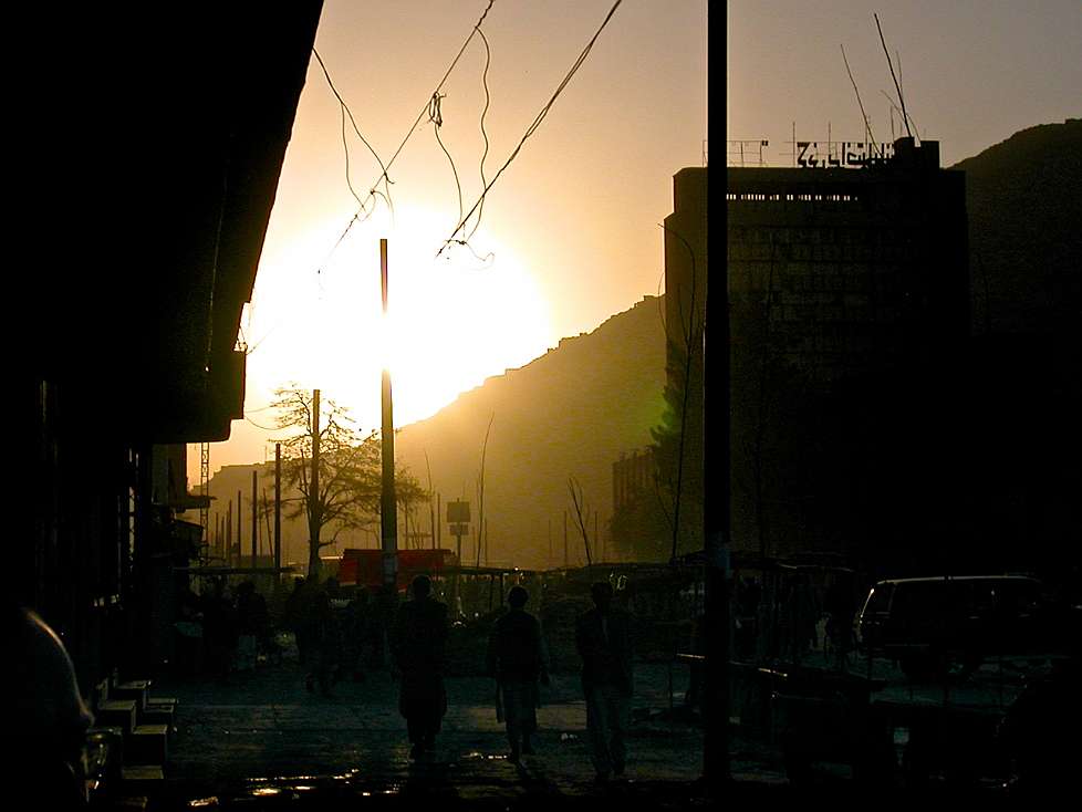 2004_Afghanistan_174_Sunset_on_the_bazaar