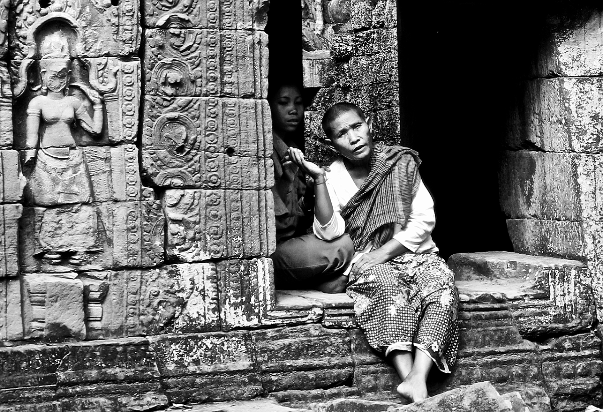 Cambodia_(2005)_0620_Angkor_Ta_Phrom_(roots)