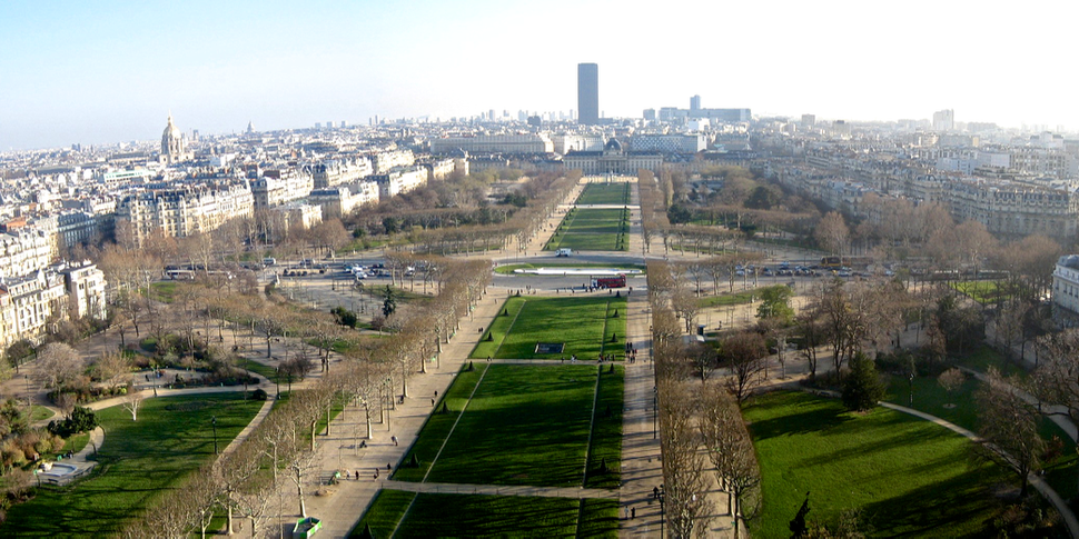 2006-12 Parigi, Natale 2006_076b (simo) panorama_Tour Eiffel