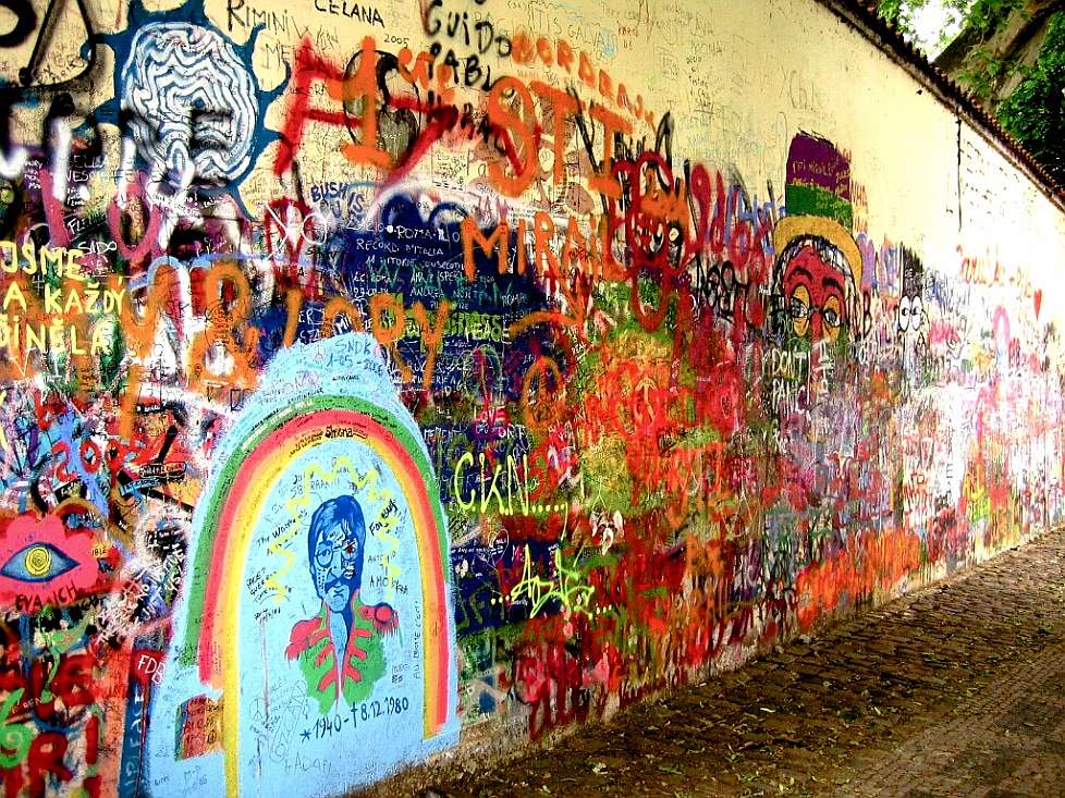 2006-06_Prague_346_-_Muro_di_John_Lennon