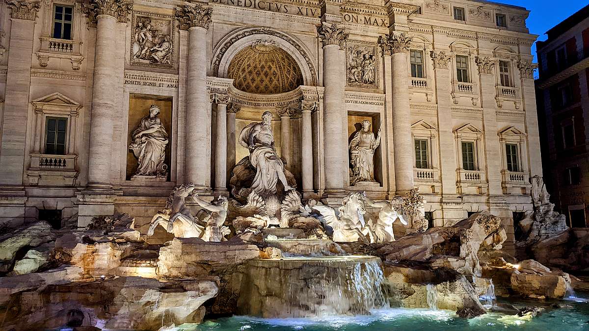 Roma_Fontana_di_Trevi_(2022)_030611411