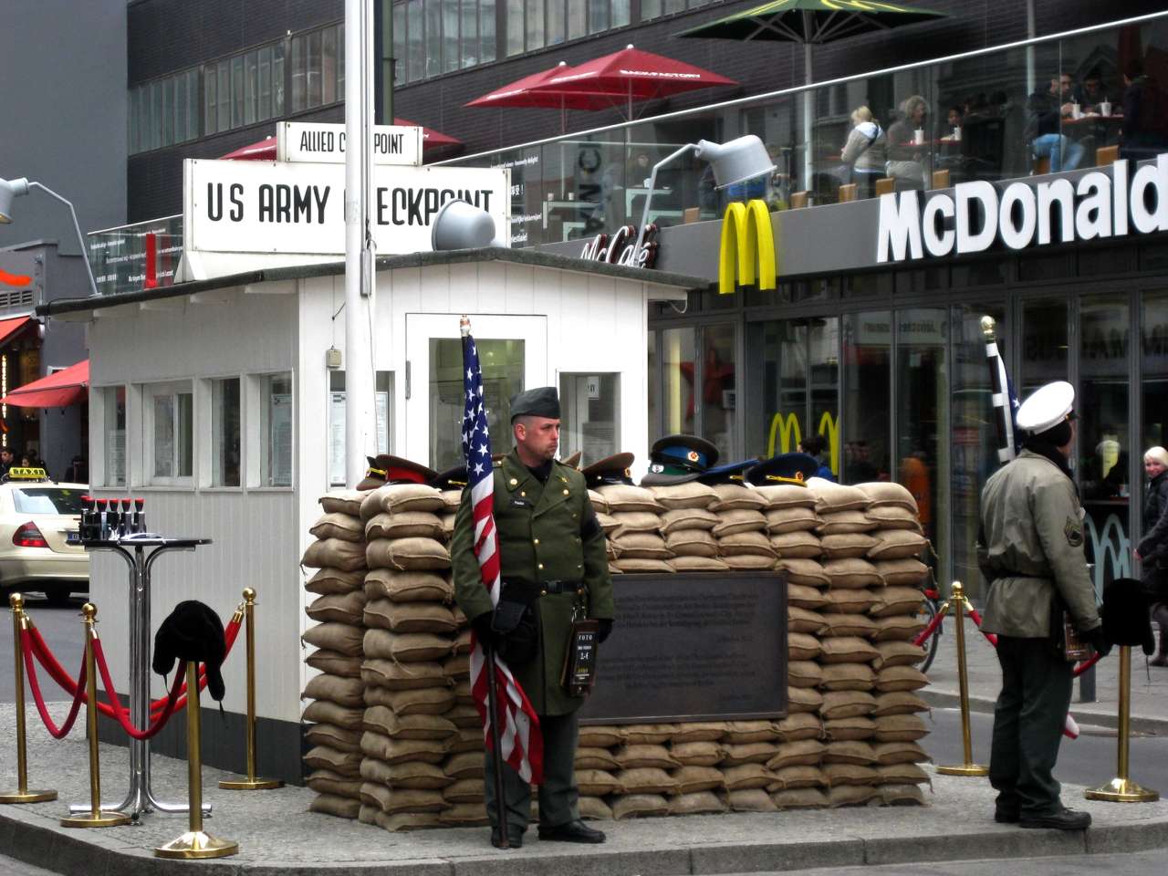 2012-03-21_Berlino_050_Checkpoint_Charlie