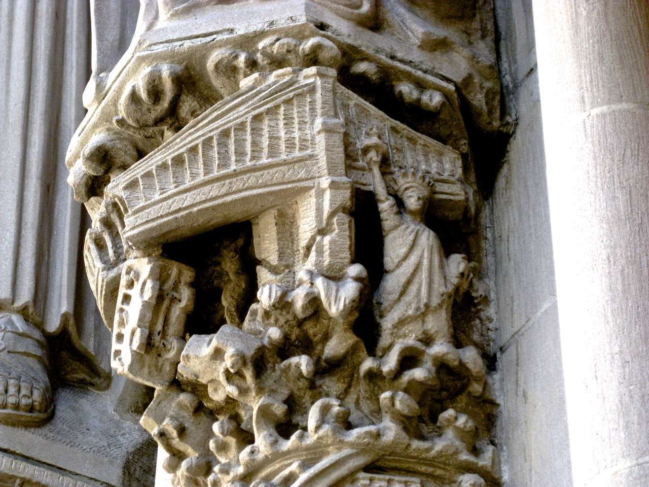 2009-09_New_York_0027b_Harlem_-_St_John_cathedral
